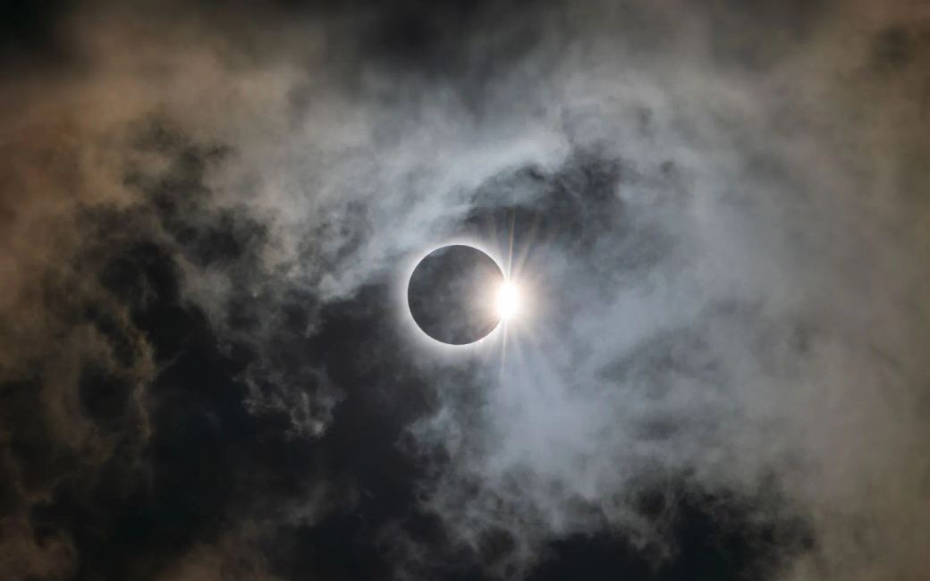 A partial solar eclipse over London, leading the 10–16 August 2026 weekly guide